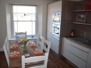 kitchen/dining room