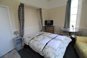 Sleep 3 - Apartment 9 - Room