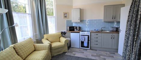 Sleep 3 - Apartment 9 - Room