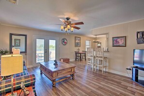 Living Room | Free WiFi