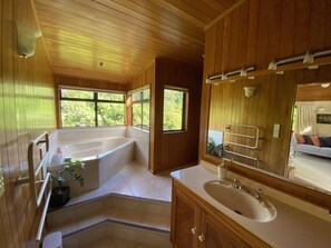 Luxuries Bathroom has Shower and Tub separately