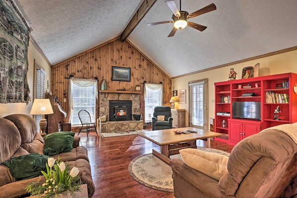 Sevierville Vacation Rental | 2BR | 2BA | 1,352 Sq Ft | Step-Free Access