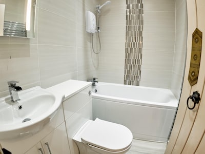 Cottage-Premium-Private Bathroom