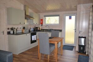 Fully fitted kitchen & dining area