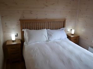 Bedroom 2 (Double Bed)