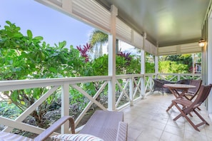 Private lanai with outdoor seating