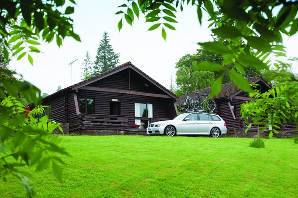 McGregor Log Cabin Exterior View