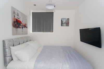 3 bedroom apartment near St James Hospital-Leeds
