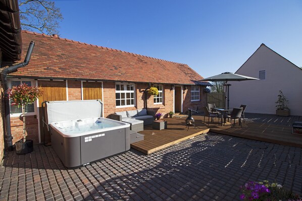 Spa Outside Courtyard