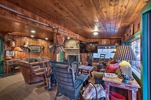 Living Room | Cable TV
