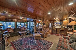 Living Room | Free WiFi