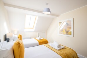 Bedroom 1 (2 single bed configuration)
