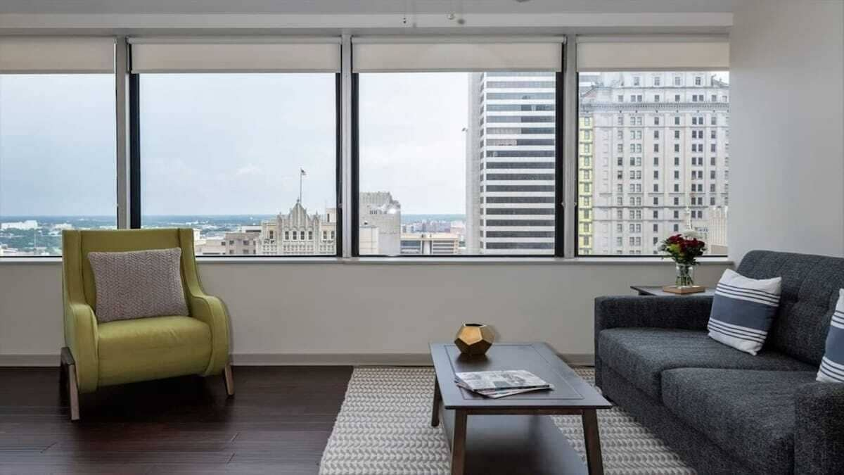 18th FL Stylish CozySuites w/ roof pool, gym #5