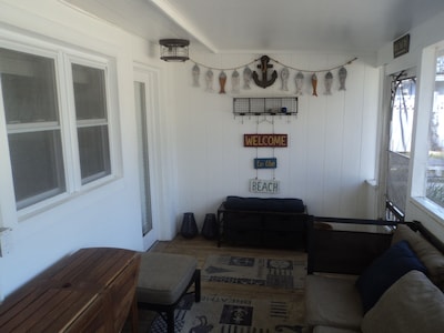 Dog-friendly Cottage - 125 steps to the best beach on the East Coast! 