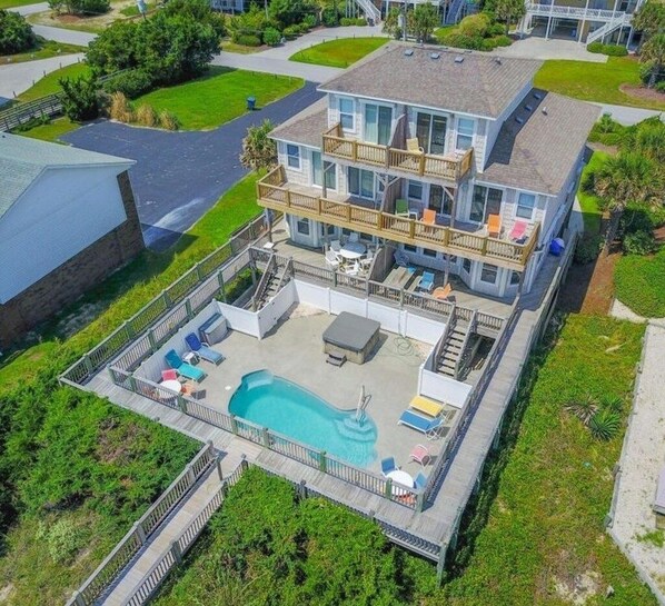 Linda's Lanai, a premiere Emerald Isle ocean front beach rental!