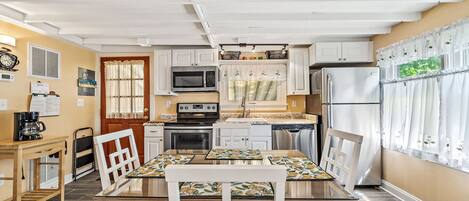 kitchen/dining area