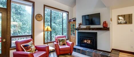 Living Room with Gas Fireplace