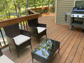 Front deck with grill