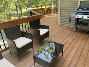 Front deck with grill