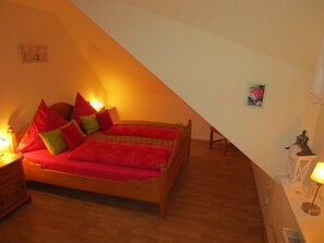 Ferienwohnung, 65 qm, 1 Schlafzimmer, Wohnzimmer, Gartenmitbenutzung, max. 2 Personen