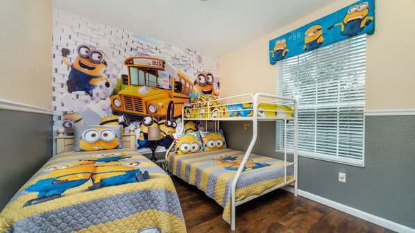 Twin/Full Bunk Bed + Twin Bed
Bedroom 3
32" TV