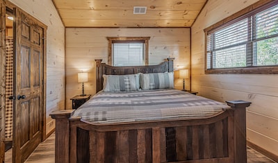 Brand New Cabin In The Heart Of Pigeon Forge