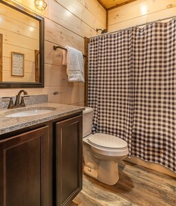 Brand New Cabin In The Heart Of Pigeon Forge