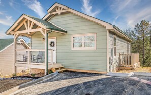 Welcome to your home-away-from-home in the Smokies with space to park 3 cars.