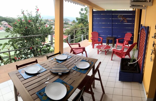 Outdoor dining