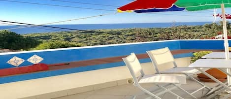 Terrasse mit 20 m² mit Blick zum Meer und Naturschutzgebiet Sintra/Cascais,
