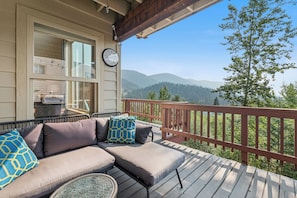 Main floor deck
