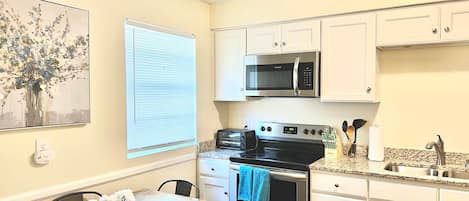 Kitchen / Dining Area