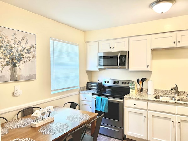 Kitchen / Dining Area