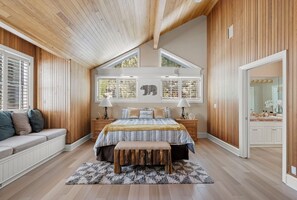 Bedroom 1, 1 King, Sleeps 2