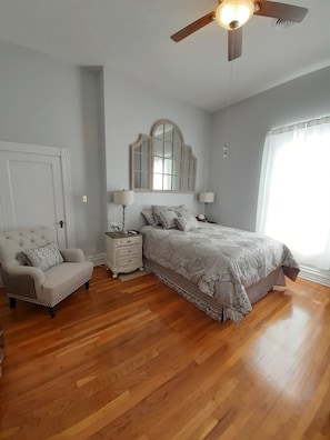 Luxurious King Heavenly Bed
