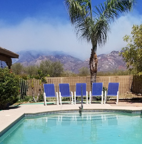 Welcome to Oro Valley Retreat.  Spectacular mountain views await you.