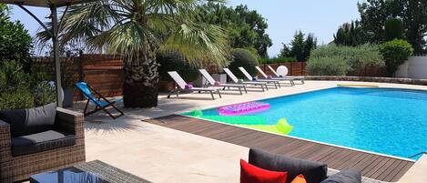 piscine privée, chauffée, sans vis à vis