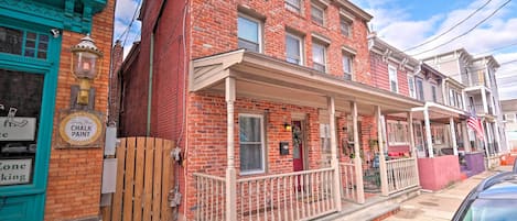 Lambertville Vacation Rental | 2BR | 1BA | 888 Sq Ft | Stairs Required