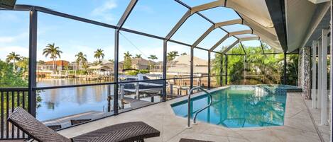 Beautiful Lanai with Heated Saltwater Pool and Hot Tub!