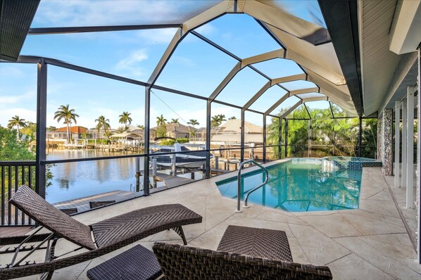 Beautiful Lanai with Heated Saltwater Pool and Hot Tub!