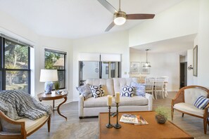 Open Living and Dining – Harbour Oaks 316, St. Simons - Open-concept layout at Harbour Oaks 316 with a bright living room, dining space, and brand-new floors. Comfort meets style in the heart of St. Simons.