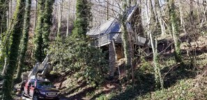 Flat driveway off main road & steps up to deck that overlooks rolling creek