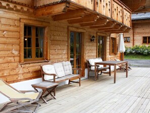 Meubles, Table, Fenêtre, Bâtiment, Bois, Plante, Design Intérieur, Sol, Mobilier De Jardin, Architecture