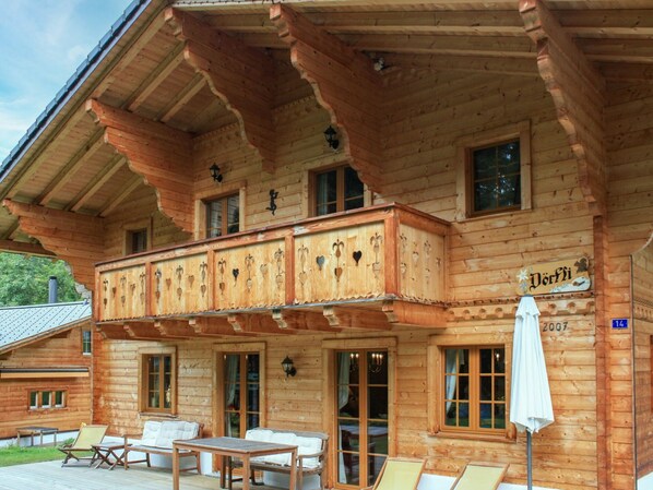 Bois, Fenêtre, Propriété, Maison, Immobilier, Porte, Toit, Domicile, Mobilier De Jardin