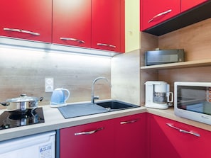 Cabinetry, Evier, Propriété, Évier, Comptoir, Robinet, Produit, Appareil De Cuisine, Cuisine, Design Intérieur