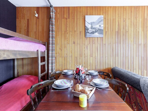 Table, Meubles, Vaisselle, Propriété, Bâtiment, Aliments, Bois, Confort, Design Intérieur, Assiette