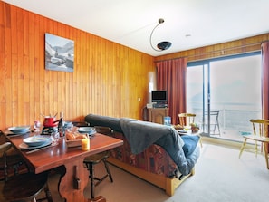 Meubles, Table, Bâtiment, Confort, Bois, Design Intérieur, Cadre, Chaise, Sol, Salon
