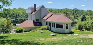 Screened upper gazebo