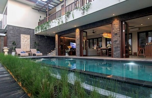 Utomhuspool