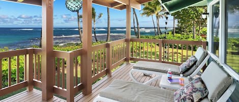 Relax on the lanai with beautiful ocean views